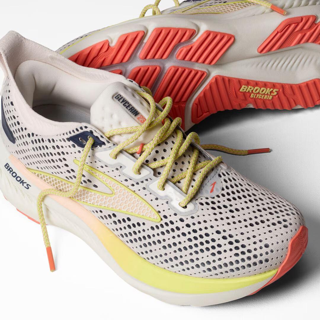 Women's Glycerin 23 Running Shoes - Image 2