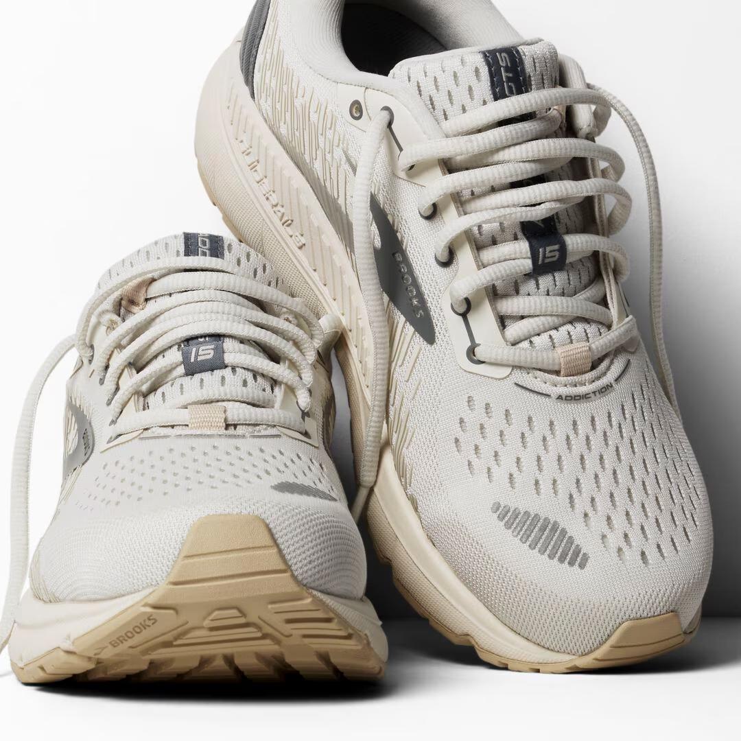 Brooks Addiction 15 - Women's Running Shoes - Image 2
